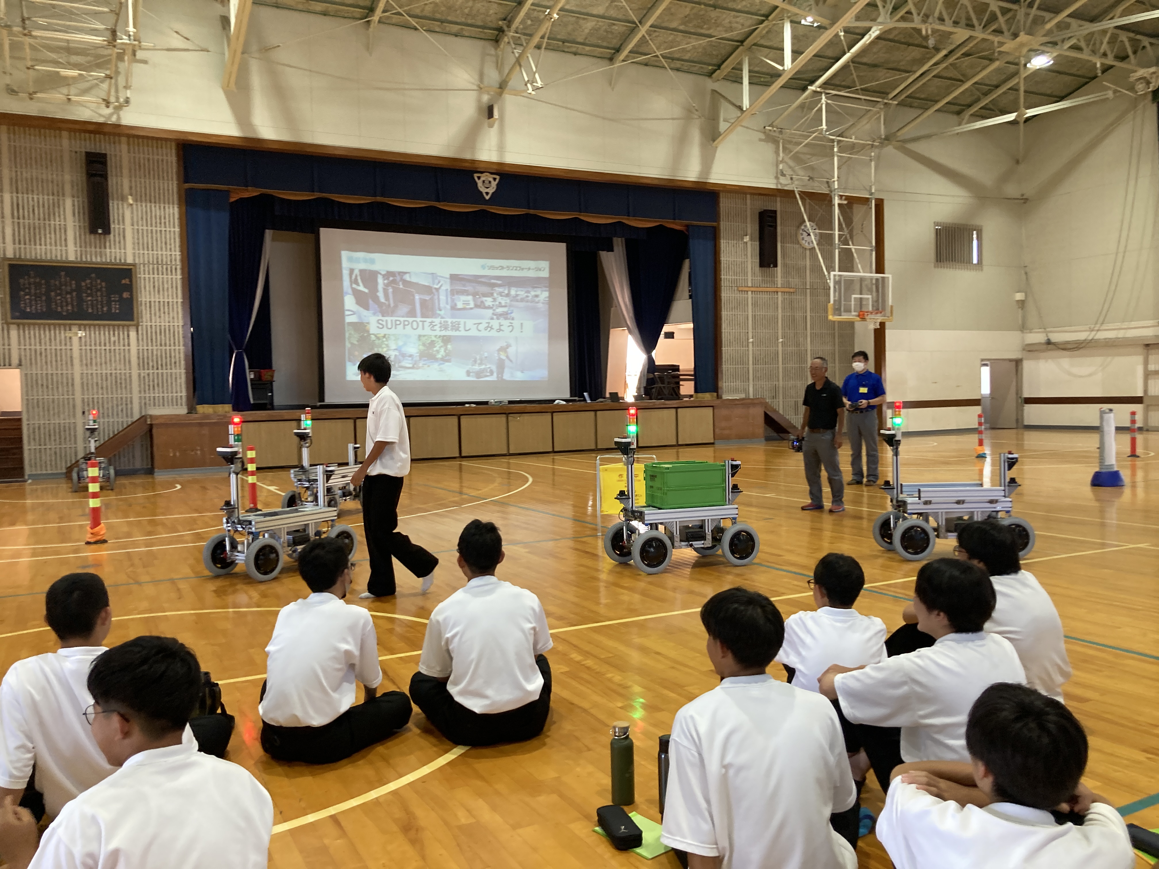 夏休みの特別授業「ロボティクス概論」～浜松城北工業高校で授業～